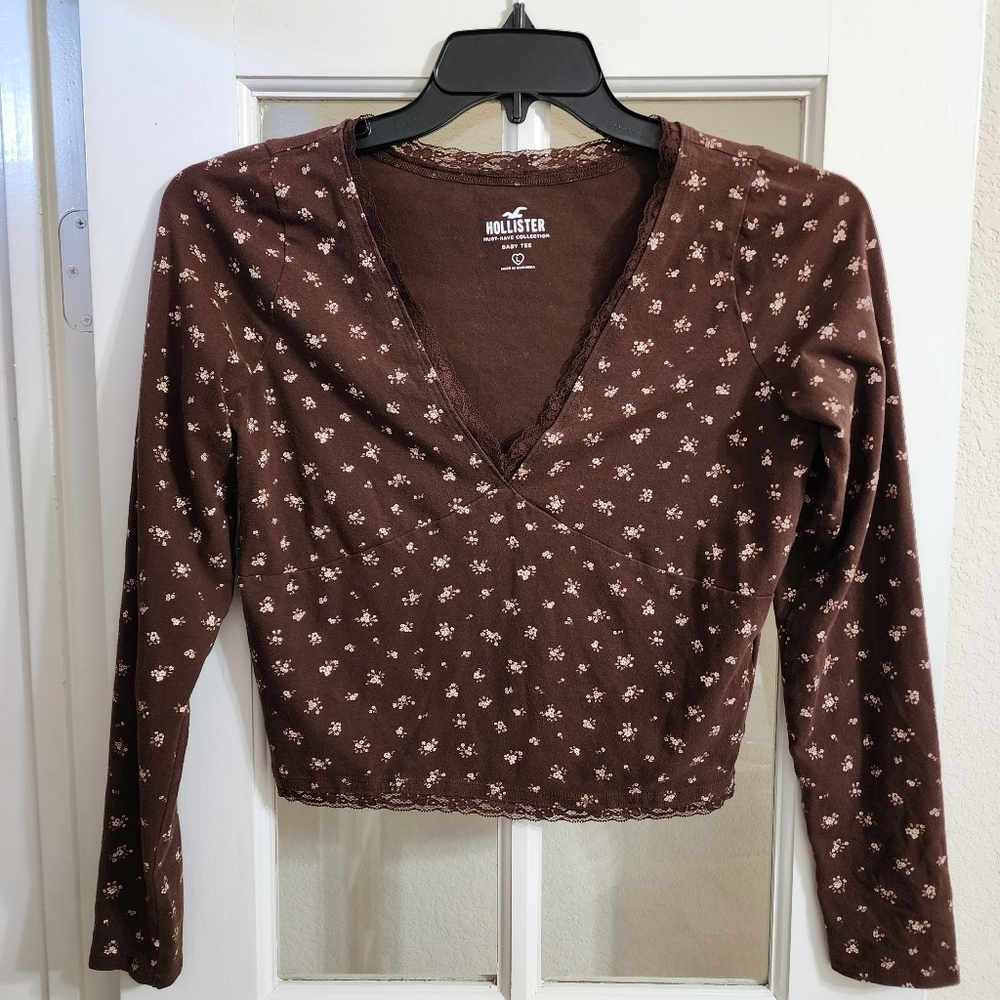 Hollister Floral Lace Trim Baby Tee Brown Crop Top Long Sleeve Large